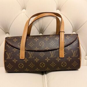 Authentic Classy Louis Vuitton Monogram Bag with Vibrant Red Lining #vintage